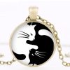 Colliers Pendentif Chat Yin et Yang : Une Union Éternelle à Porter Ensemble
